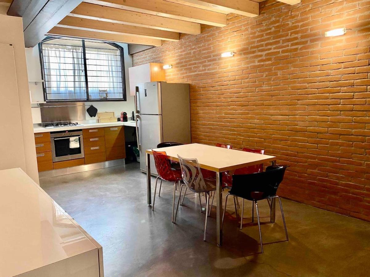 Luxury Industrial Apt Vicino Al Centro Con Garage Бреша Екстериор снимка