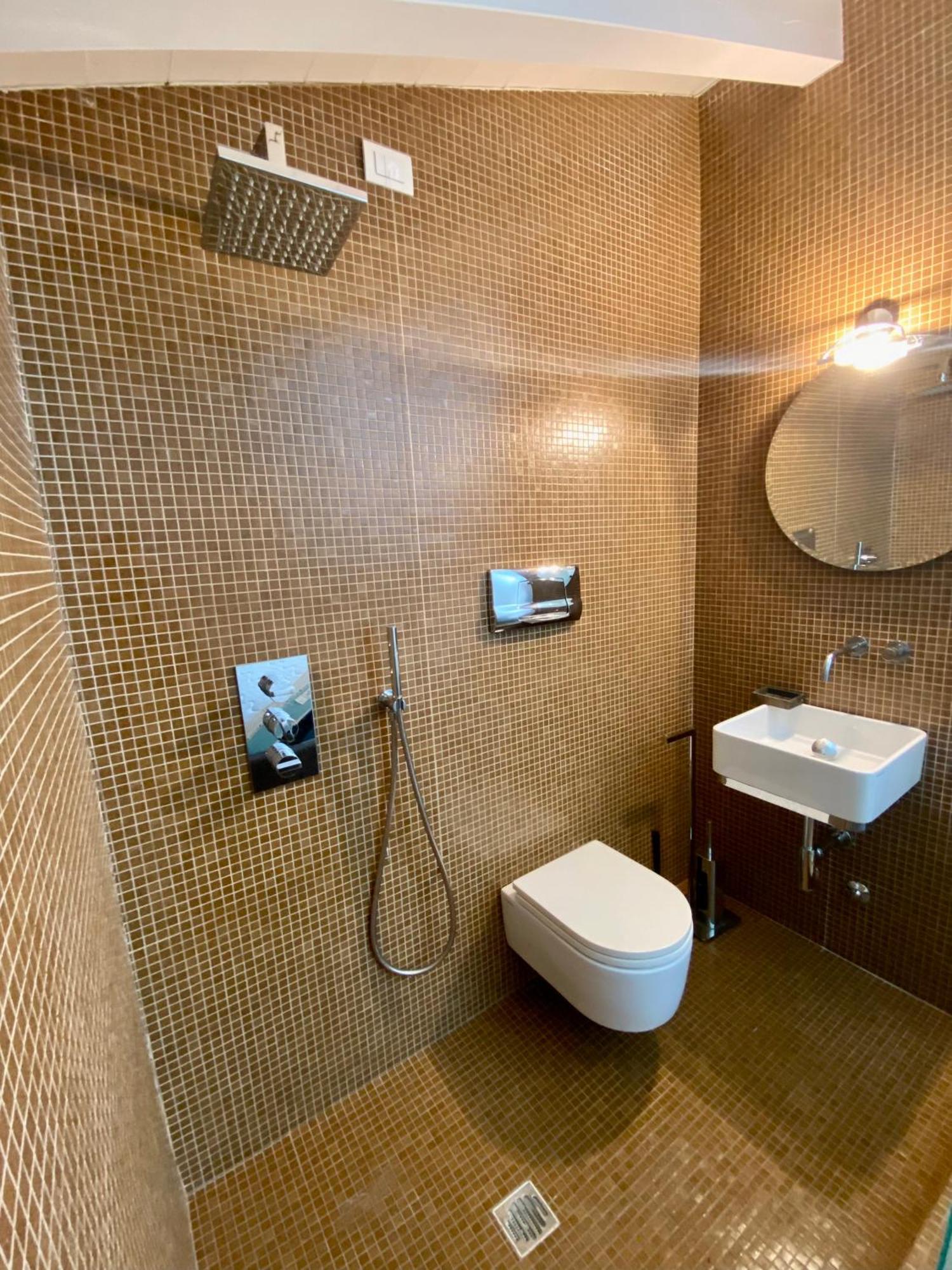 Luxury Industrial Apt Vicino Al Centro Con Garage Бреша Екстериор снимка